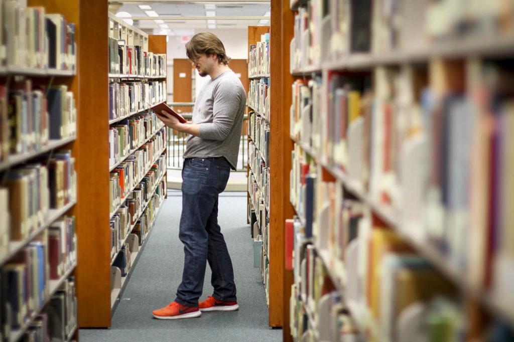 Student in Kares Library